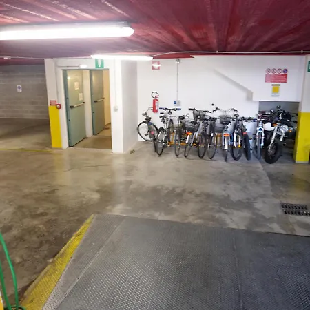 Fg - Bilocale Con Terrazzo E Posto Auto Coperto * Grado