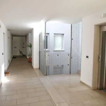 Fg - Bilocale Con Terrazzo E Posto Auto Coperto Daire