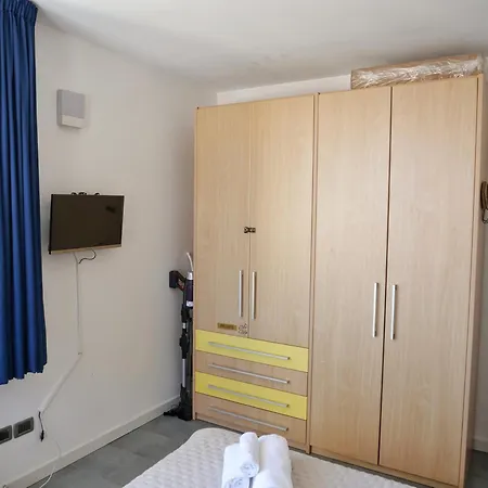 Fg - Bilocale Con Terrazzo E Posto Auto Coperto *